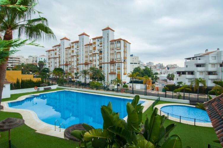Port View - Reina Sofia Apartman Estepona Kültér fotó