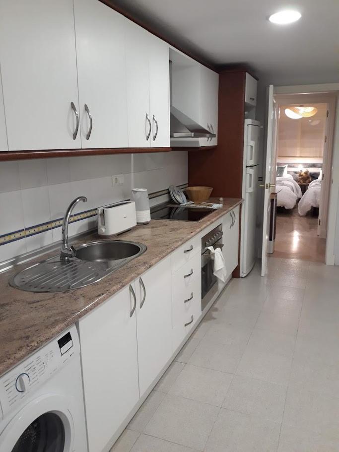 Port View - Reina Sofia Apartman Estepona Kültér fotó